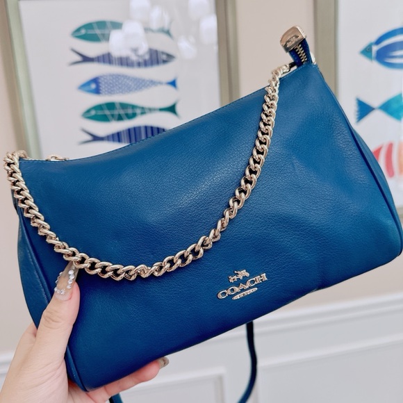 Coach CARRIE CROSSBODY IN PEBBLE LEATHER/shoulder bag /NWT - Picture 4 of 12